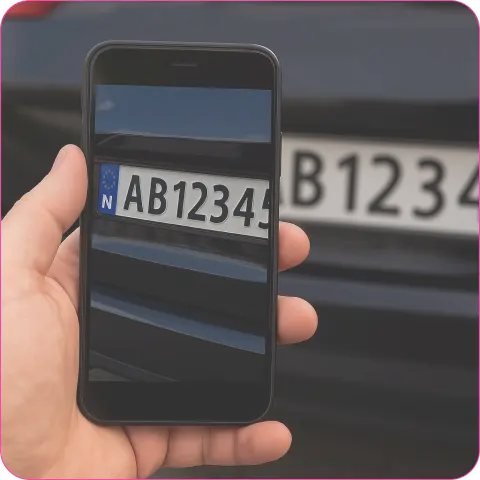 Mobiltelefon som viser bilregistreringsnummer